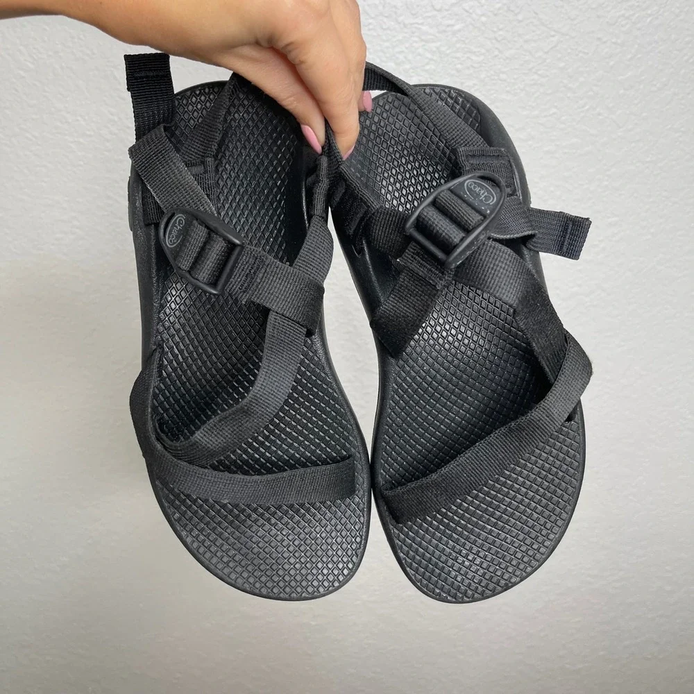 Chaco Z1 Classic Womens 7 Black Strappy Athletic Hiking Sandals